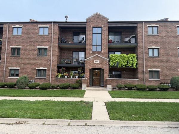 7935 W 90th Street, Unit 1A, Hickory Hills, IL 60457