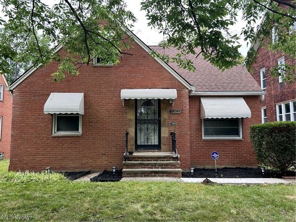 13099 Cedar Road , Cleveland Heights, OH 44118
