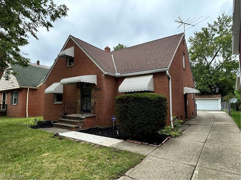 13099 Cedar Road, Cleveland Heights, OH 44118 Photo 2