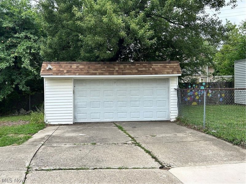 13099 Cedar Road, Cleveland Heights, OH 44118 Photo 4