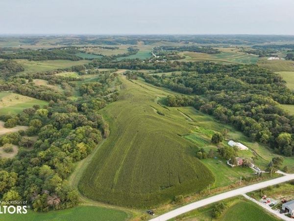 29893 185th. St., Crescent, IA 51542