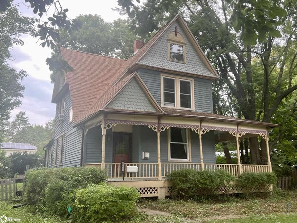 501 E Lowe Avenue, Fairfield, IA 52556