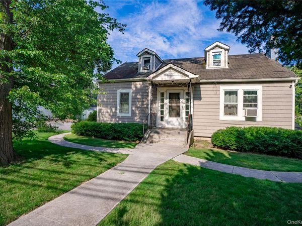 85 cocoanut Street , Central Islip, NY 11722