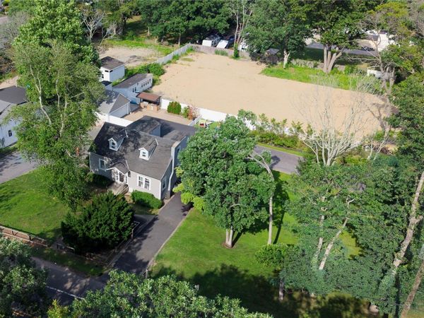 85 cocoanut Street , Central Islip, NY 11722