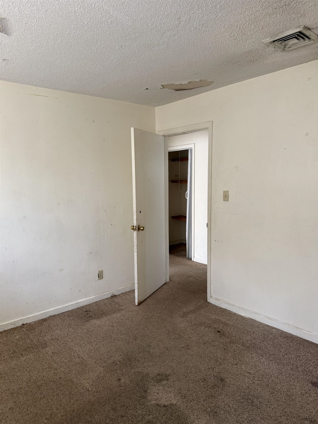 2000 Greens Blvd. Photo 13