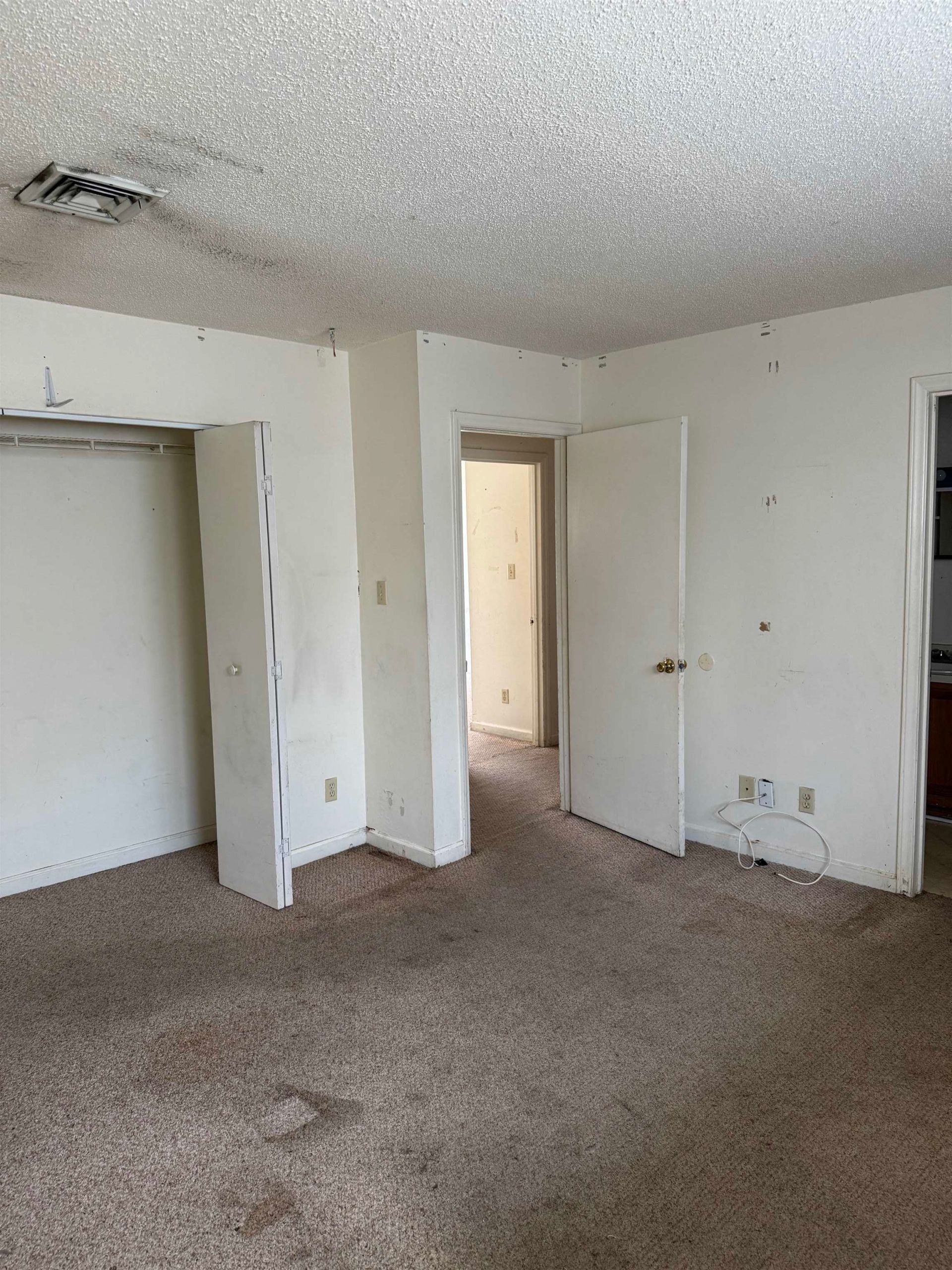 2000 Greens Blvd. Photo 15