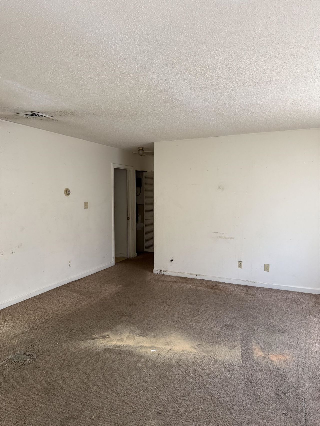 2000 Greens Blvd. Photo 3