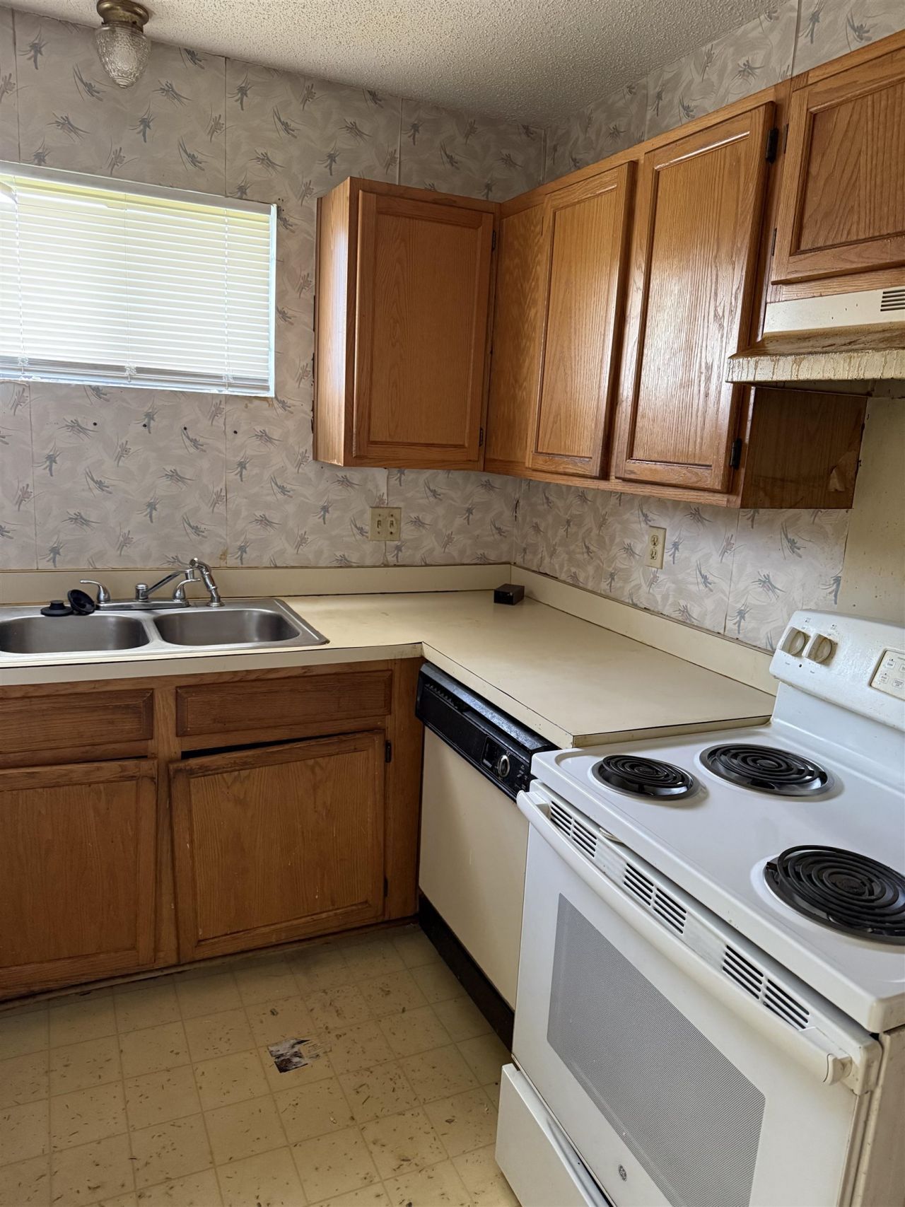 2000 Greens Blvd. Photo 9