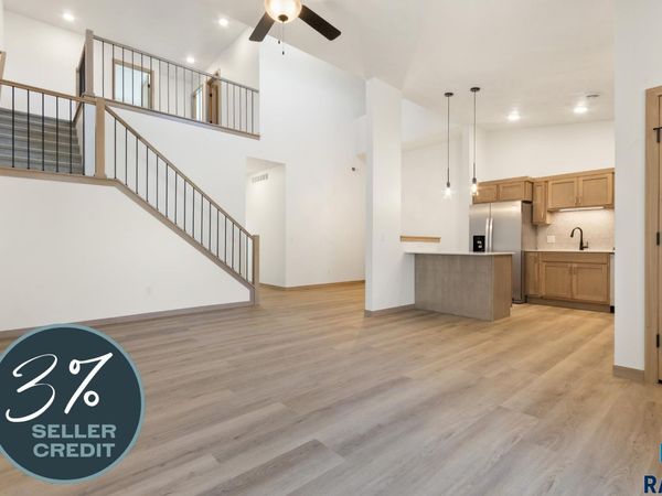2403 E Jetty Pl, Sioux Falls, SD 57108