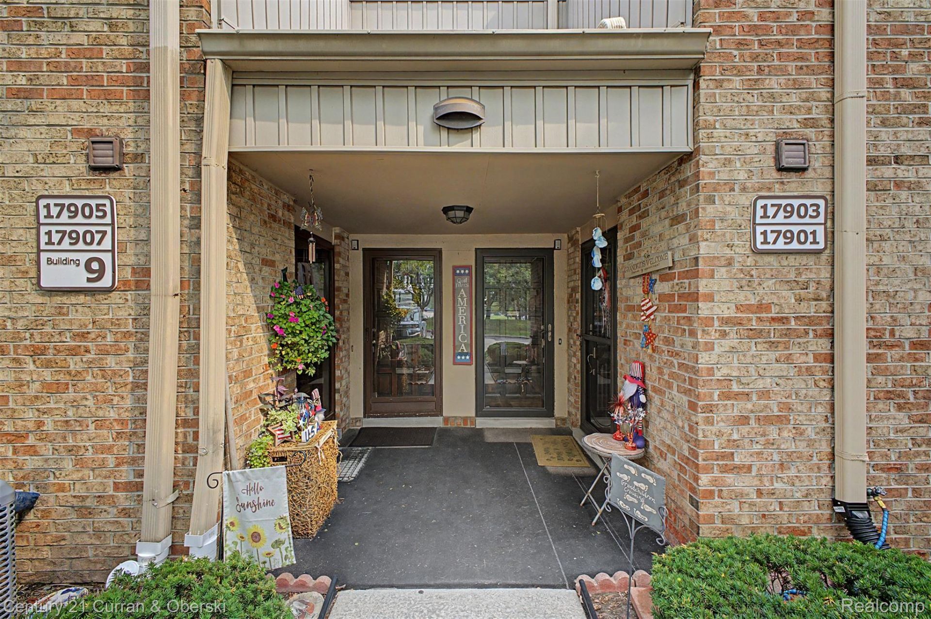 17905 University Park Drive, Unit 99, Livonia, Mi 48152 Main Photo