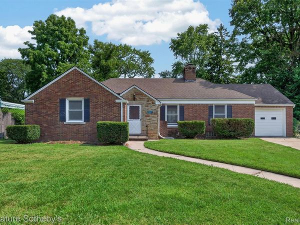 27786 California Drive NE, Lathrup Village, Mi 48076