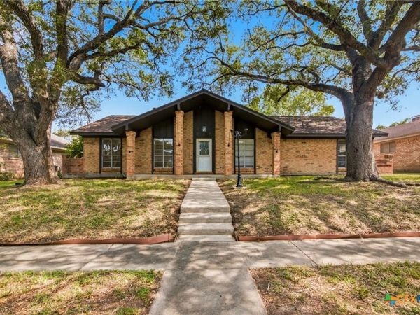 216 Guinevere Street, Victoria, TX 77904