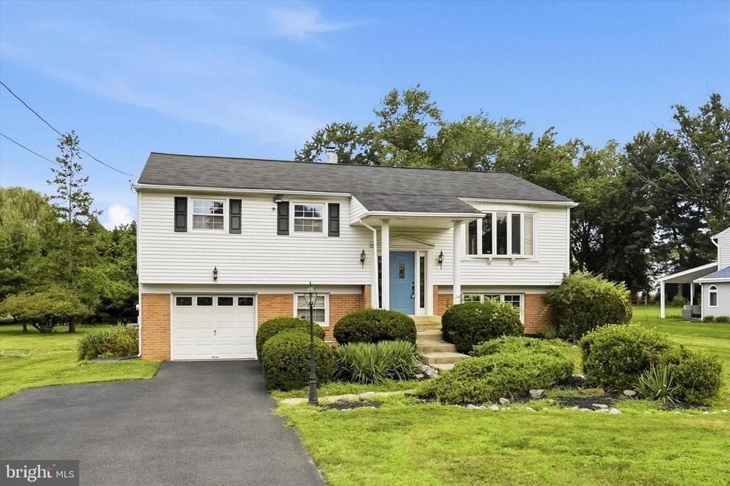 548 FAIRHILL DRIVE, SOUTHAMPTON, PA 18966