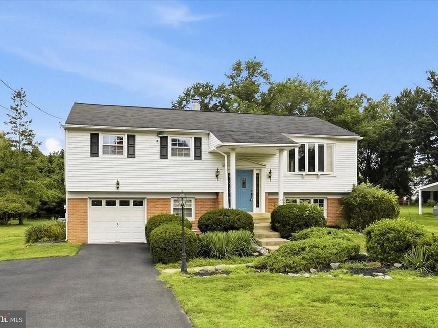 548 Fairhill Drive, Southampton, PA 18966 Main Photo