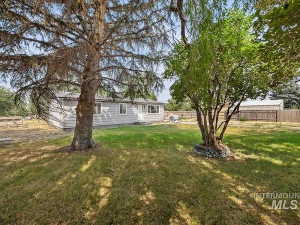 110 Park St N, Hazelton, ID 83335