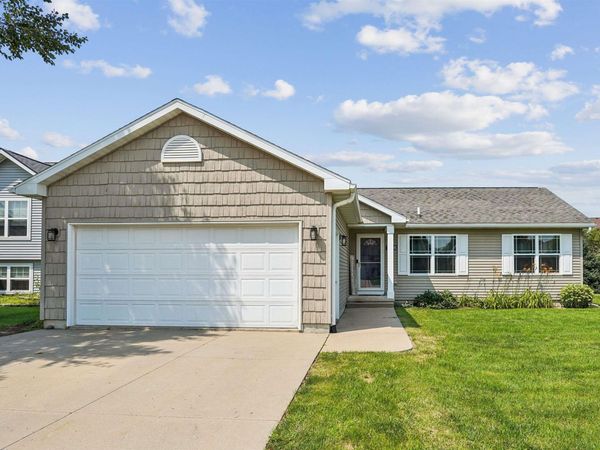 1408 Meadowview Lane, Waverly, IA 50677