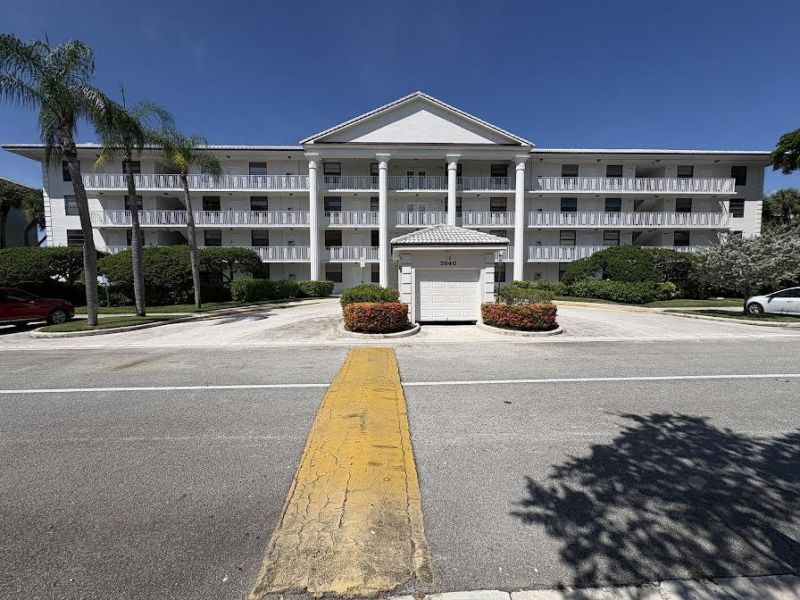 3540 Whitehall Drive, Unit 105, West Palm Beach, FL 33401 Photo