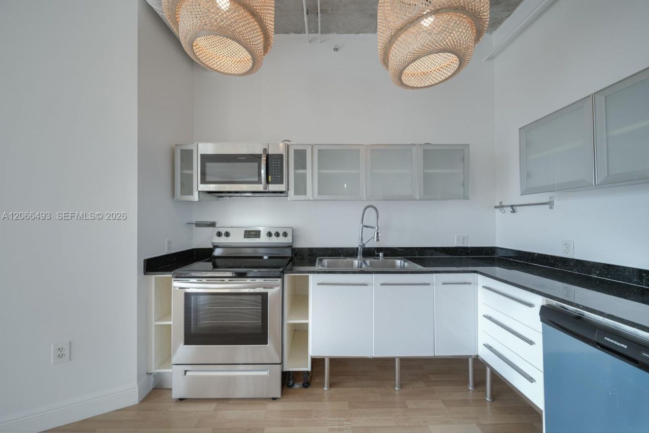 10 SW South River Dr, Unit 1406, Miami, FL 33130 Photo