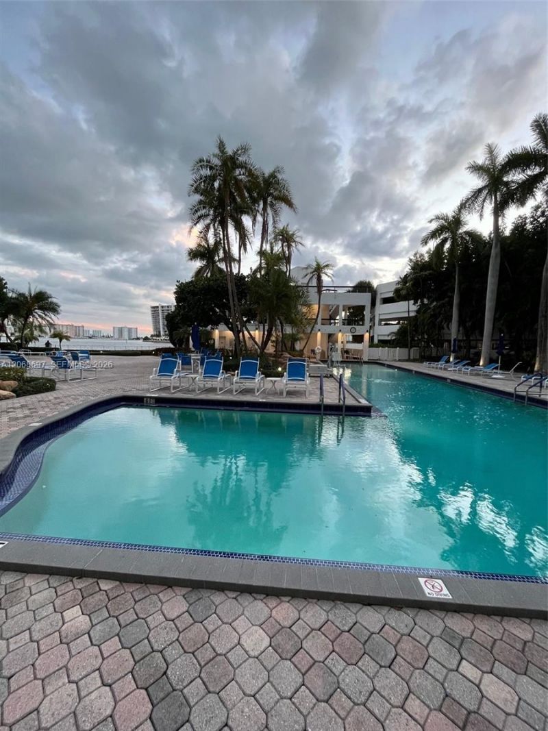3600 Mystic Pointe Dr , Unit 1010, Aventura, FL 33180 Photo