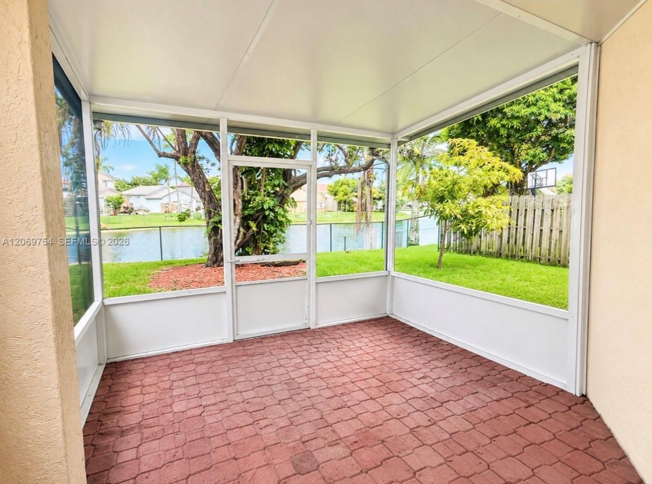 387 NW 107th Ave, Pembroke Pines, FL 33026 Photo
