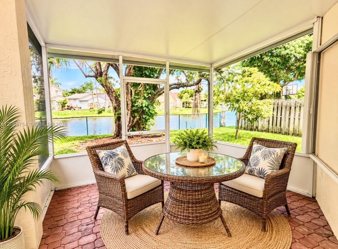 387 NW 107th Ave, Pembroke Pines, FL 33026 Photo