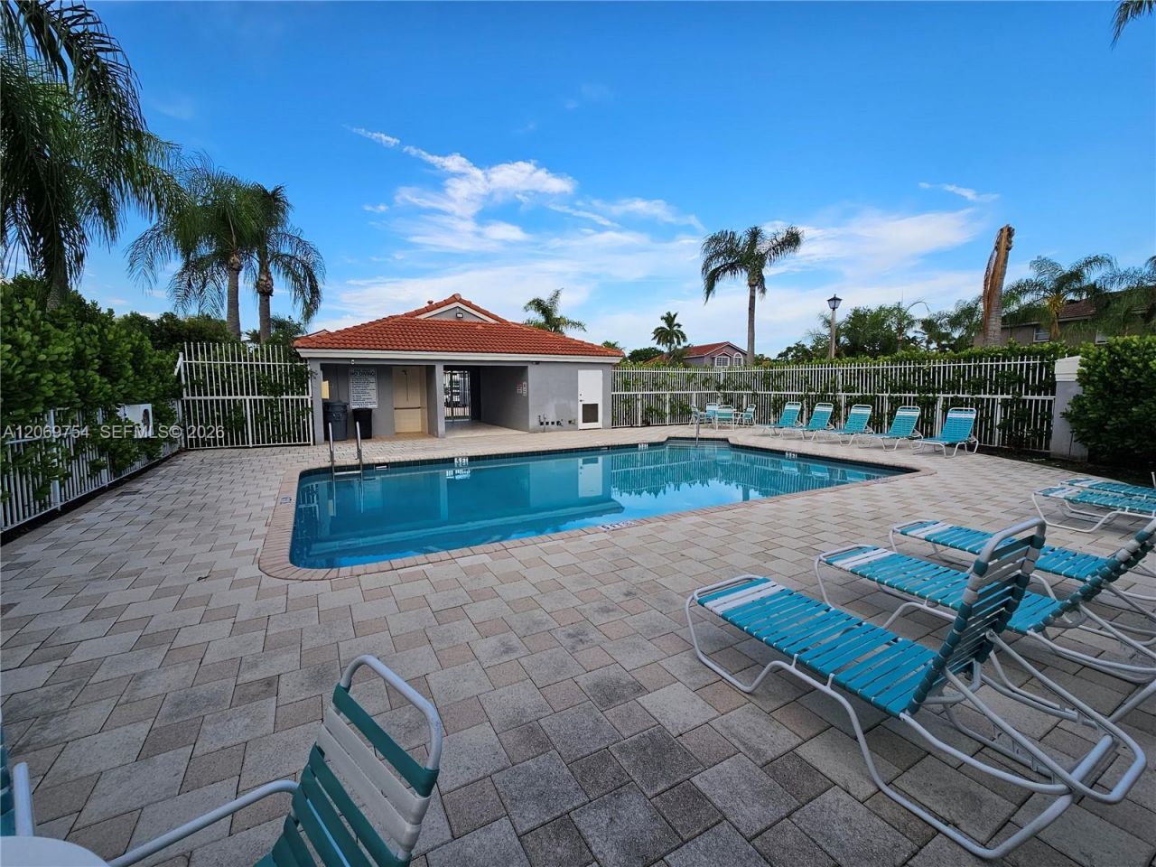 387 NW 107th Ave, Pembroke Pines, FL 33026 Photo
