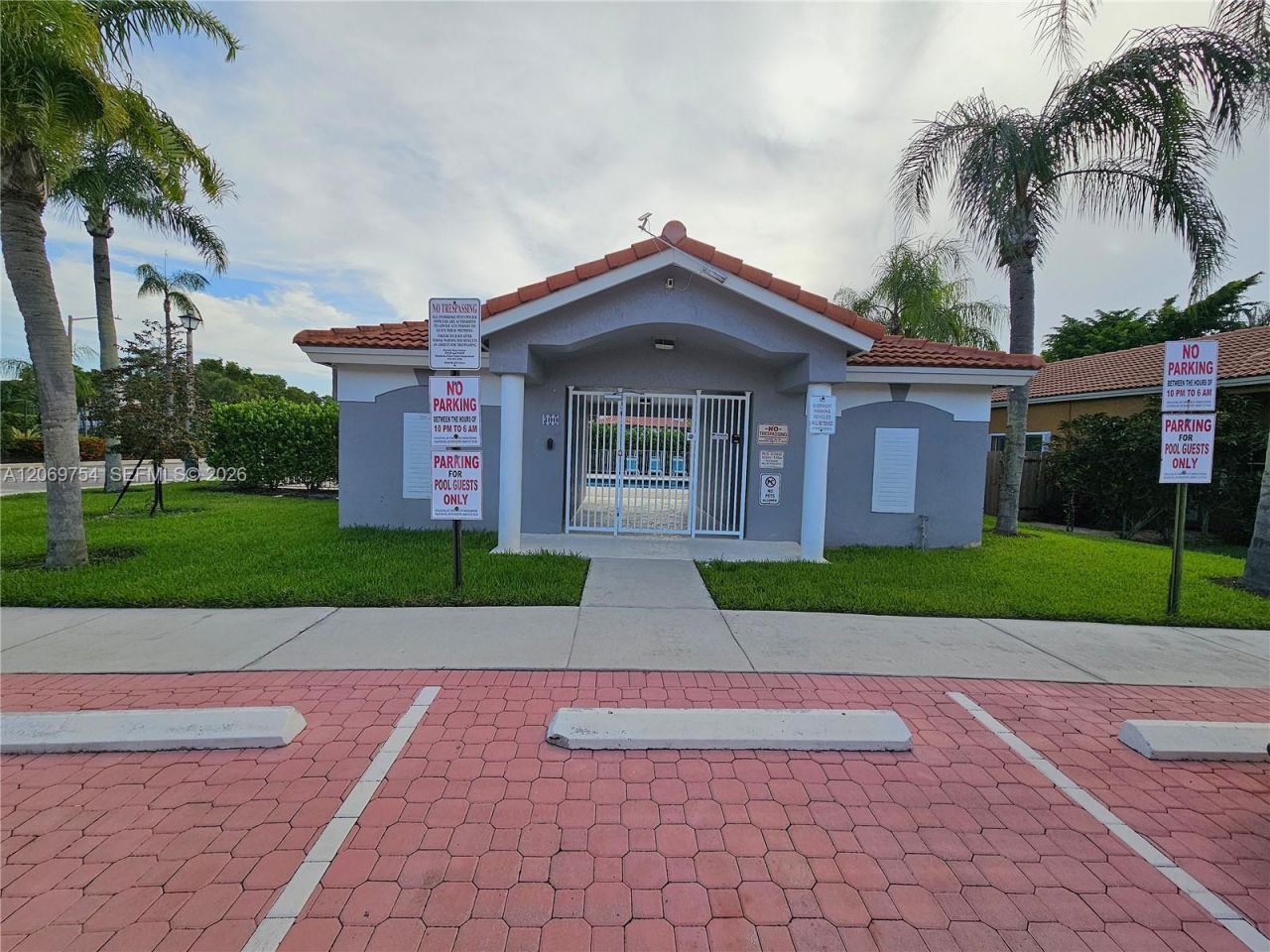 387 NW 107th Ave, Pembroke Pines, FL 33026 Photo