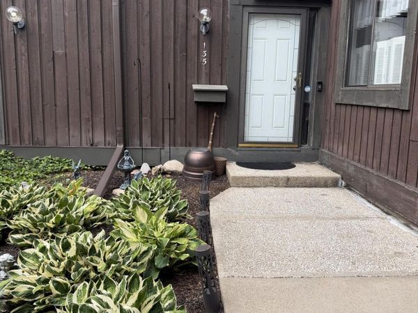 135 Balmoral Court, Kalamazoo, MI 49006