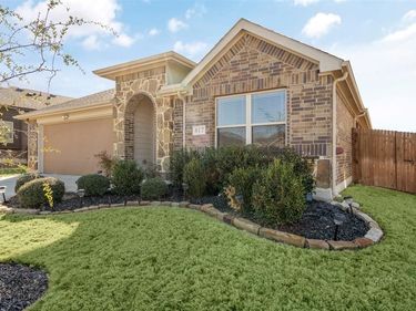 817 Cloverwood Drive , Fort Worth, TX 76036