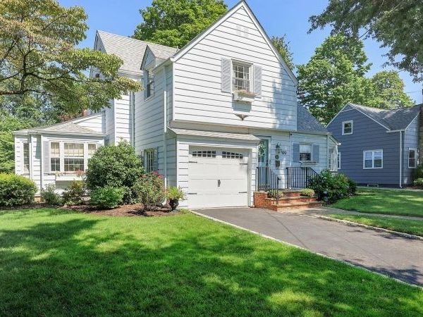 100 Mali Dr, North Plainfield, NJ 07062