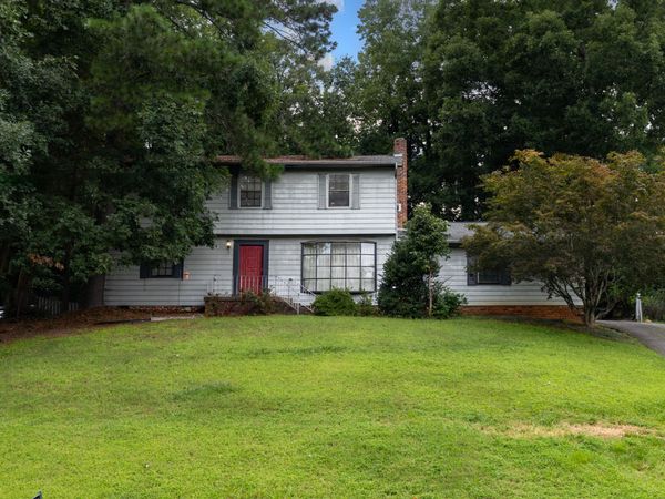 800 S Valleywood Circle, Hixson, TN 37343