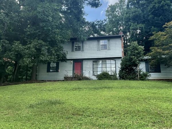 800 S Valleywood Circle, Hixson, TN 37343