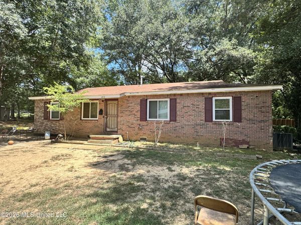 3014 Woodview Drive, Jackson, MS 39212