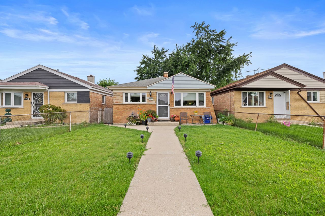 7736 Lotus Avenue, Burbank, IL 60459 Main Photo
