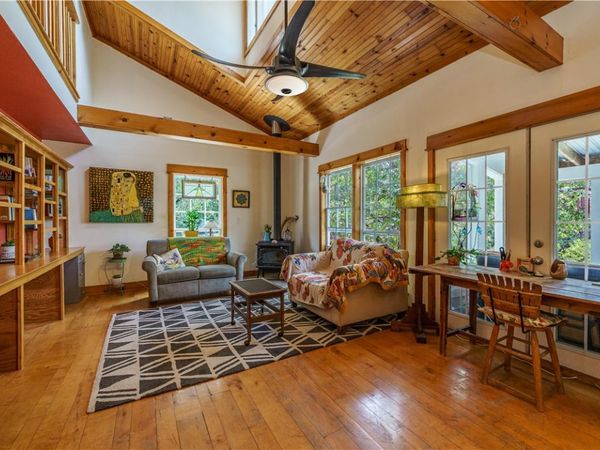 679 County Road 332 , Eureka Springs, AR 72632