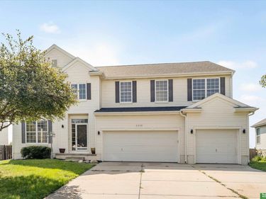 2310 Sand Hills Drive, Papillion, NE 68046