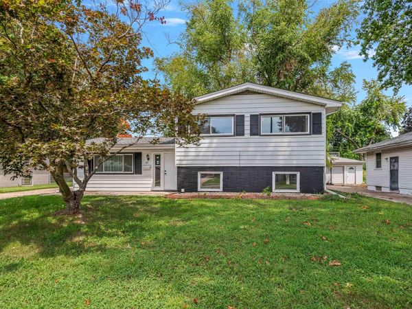 28 BEL AIRE Drive, Springfield, IL 62703
