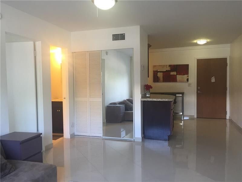 3220 Bayview Drive Ne, Unit 102, Fort Lauderdale, FL 33306 Photo
