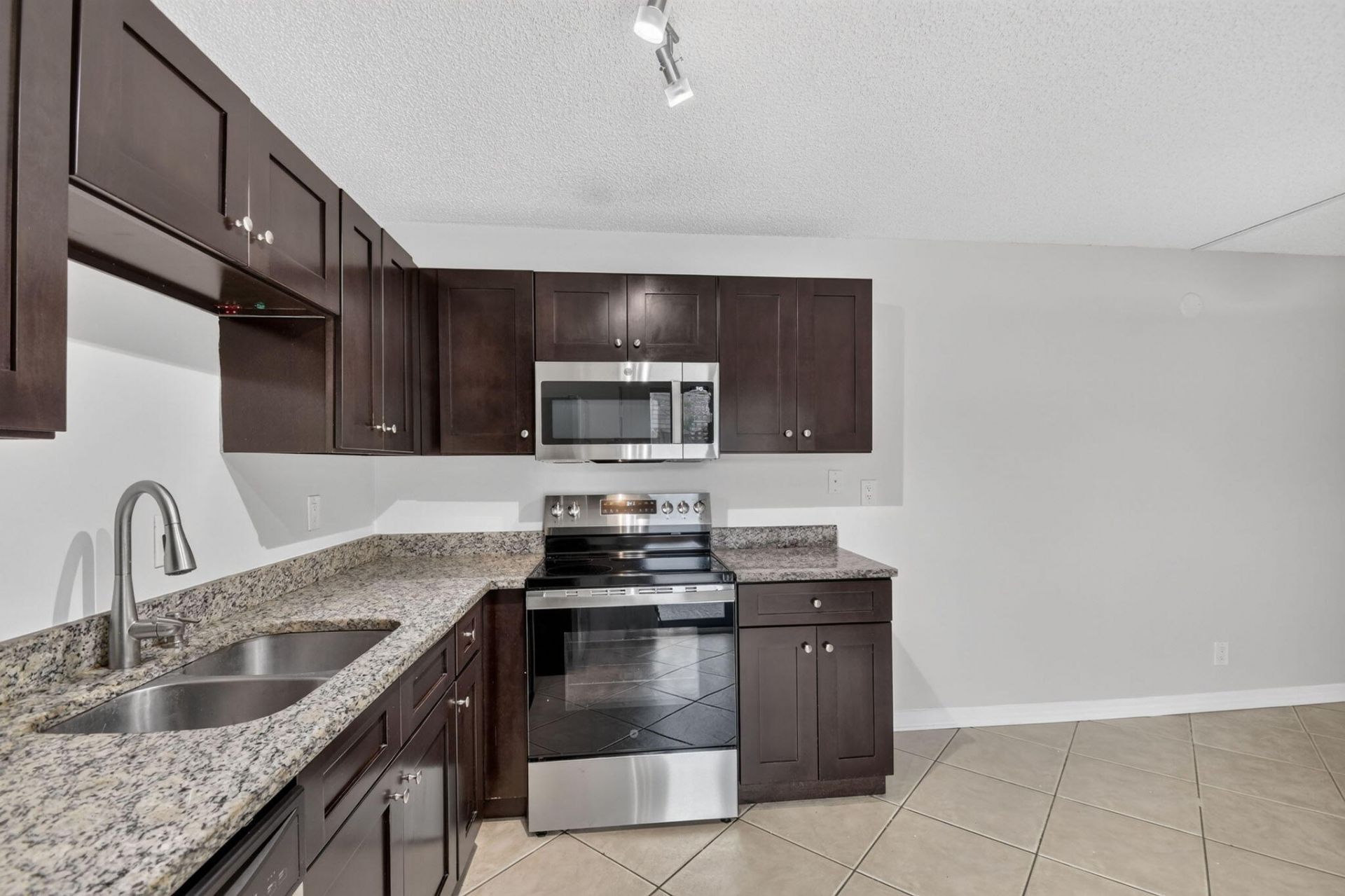 744 Springdale Circle, Palm Springs, FL 33461 Photo