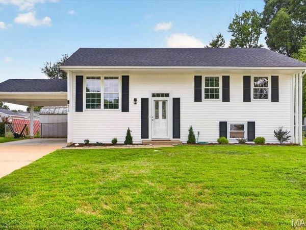 300 Chrysler Drive, Fenton, MO 63026
