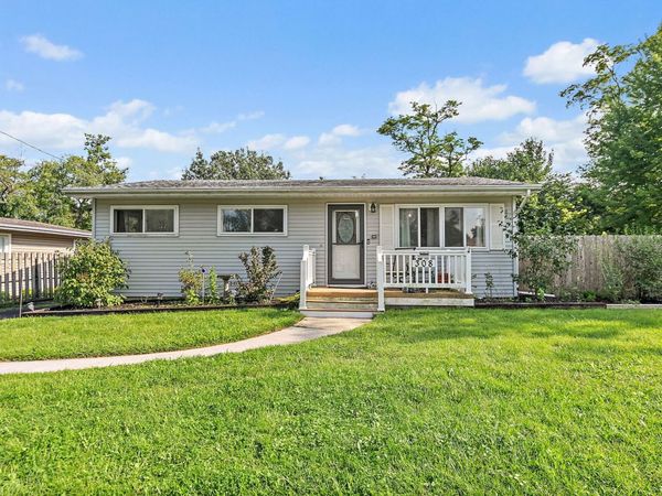 308 Ramble Road , Lake In The Hills, IL 60156