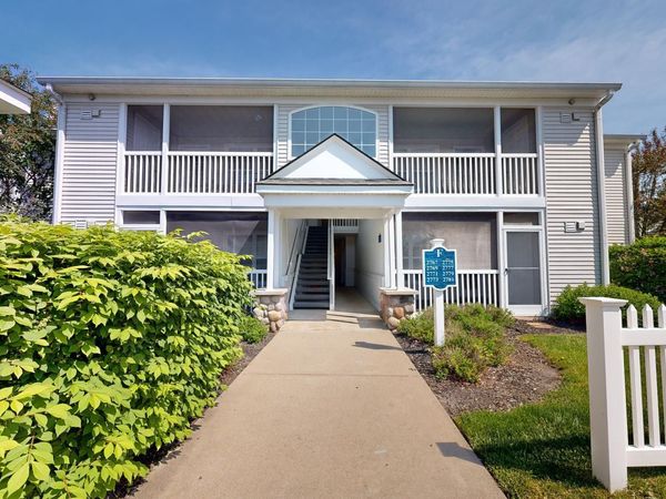 2771 S Knightsbridge Circle, Ann Arbor, MI 48105