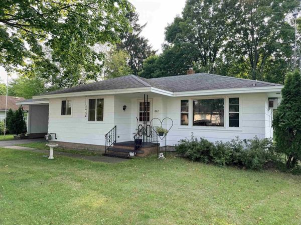 802 10TH STREET, Waupaca, WI 54981