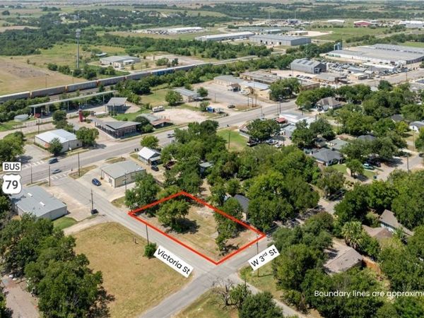 1101 W 3rd Street , Taylor, TX 76574