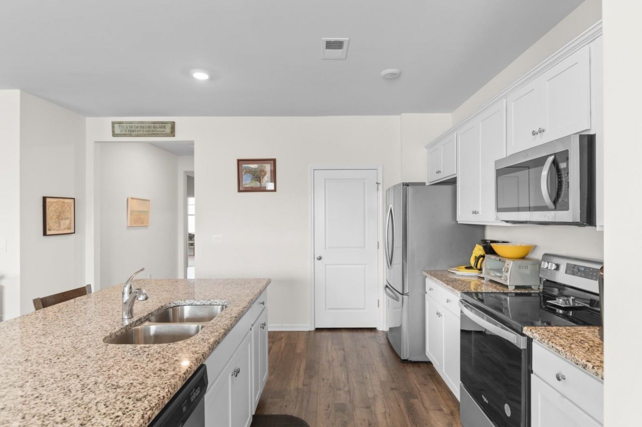 1143 Sennema Circle Photo 7