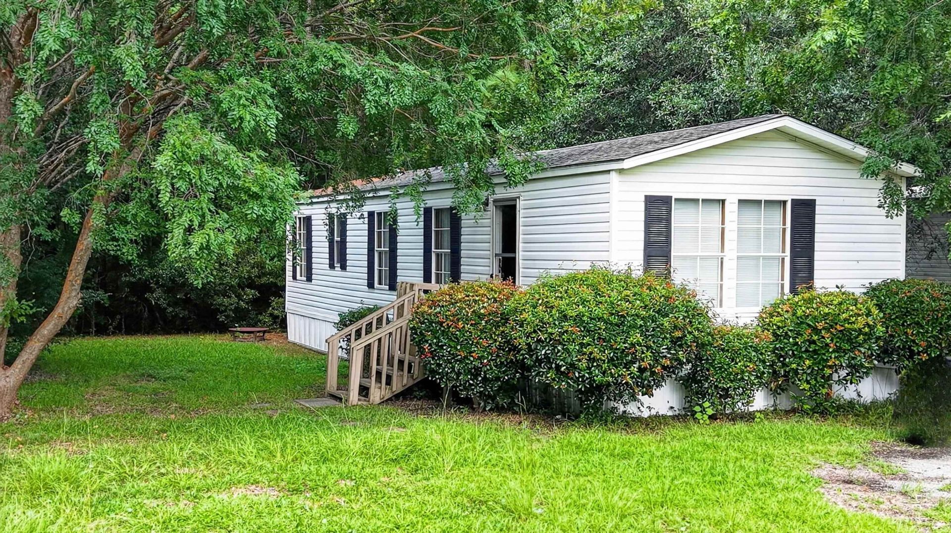 869 Hilander Dr. Photo 1