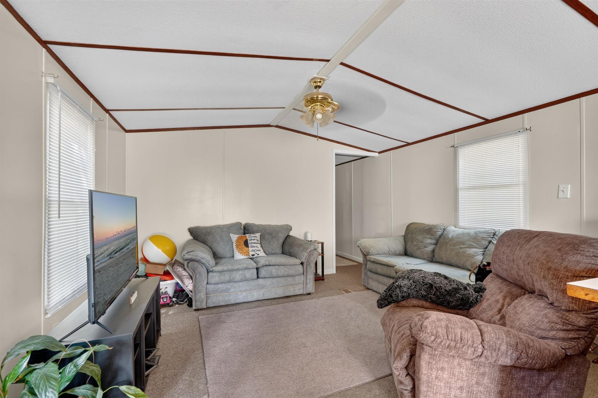 869 Hilander Dr. Photo 10