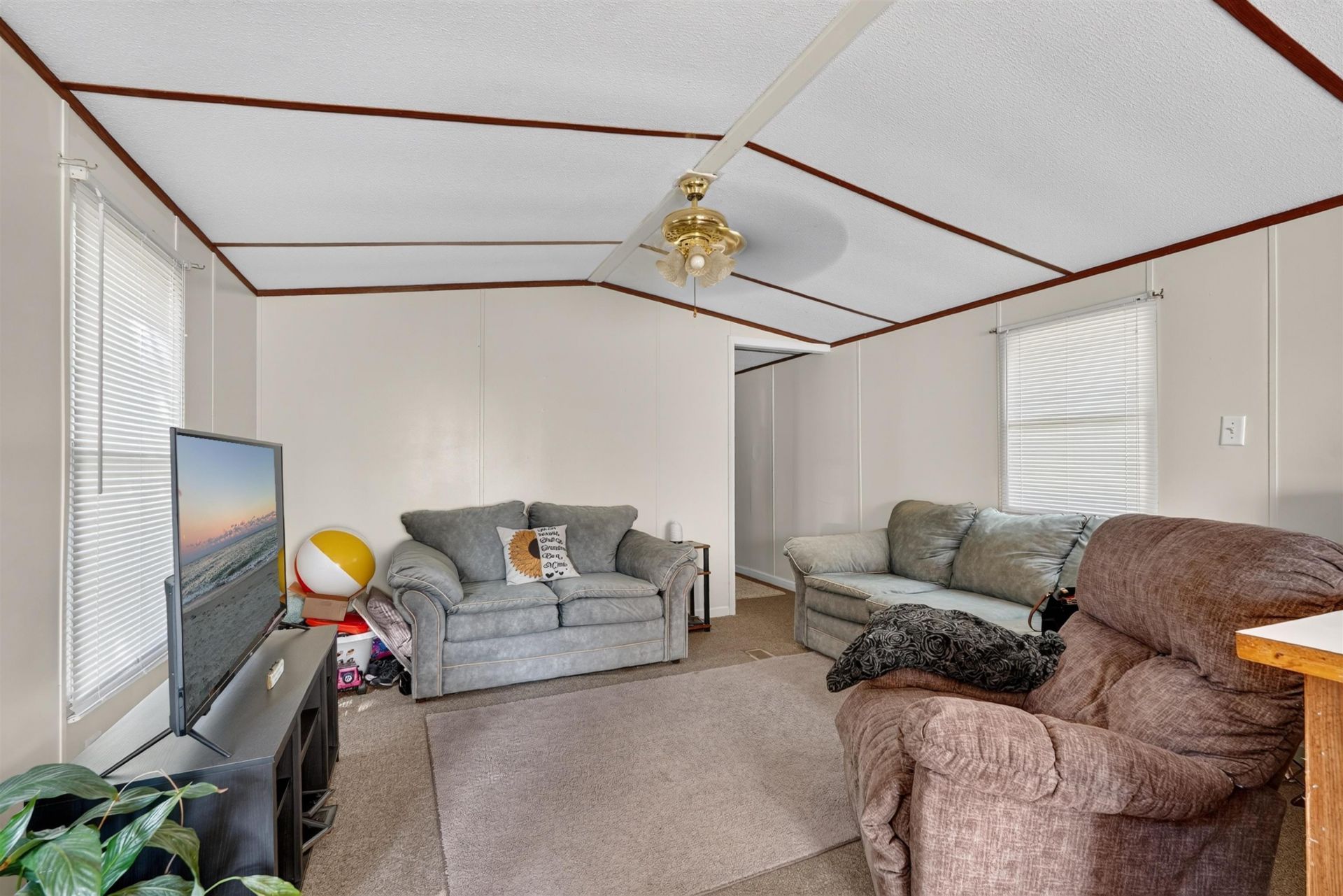 869 Hilander Dr. Photo 12