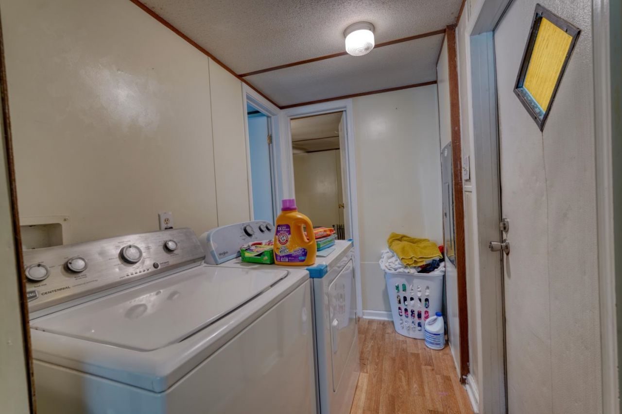 869 Hilander Dr. Photo 15