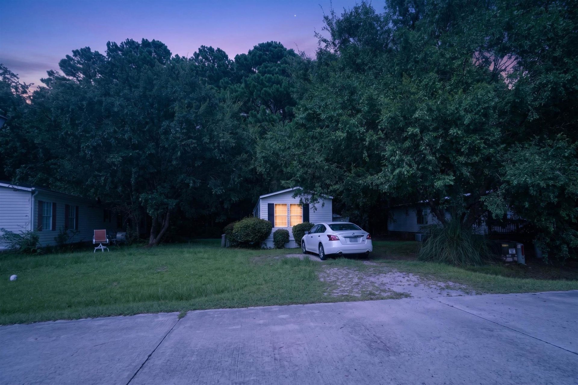 869 Hilander Dr. Photo 18
